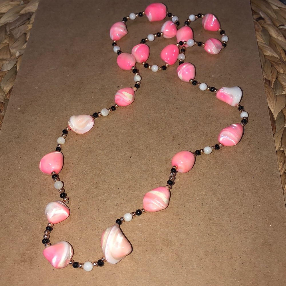Gorgeous Pink Beaded vintage necklace